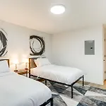 Modern Seattle Townhome Walk To Light Rail!