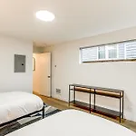 Modern Seattle Townhome Walk To Light Rail!