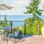 Quintessential Seattle Water Views W Hottub