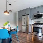 Cozy Unit With Porch Near Arboretum And Transit
