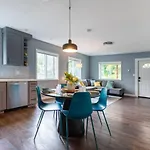 Cozy Unit With Porch Near Arboretum And Transit