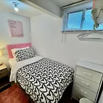 Tiny Private Room On The 1St Floor With Shared Bathroom Near Seatac Airport And Downtown Seattle