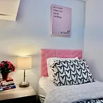 Tiny Private Room On The 1St Floor With Shared Bathroom Near Seatac Airport And Downtown Seattle