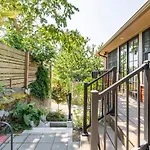 Bright One Bedroom Cottage With Garage In Fremont Neighborhood