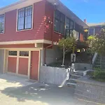 Bright One Bedroom Cottage With Garage In Fremont Neighborhood