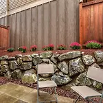 Modern Townhouse Near Dt Seattle & Stadium Parking