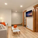 Modern Townhouse Near Dt Seattle & Stadium Parking