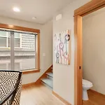 Modern Townhouse Near Dt Seattle & Stadium Parking