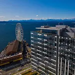 Luxury 1Bedroom 1Bath Ferris Wheel Water Views