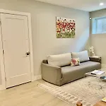 Gorgeous 1 Bedroom Suite In A New House Free Parking