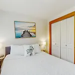 Seattle Adventure & Stadium Getaway
