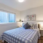 Cozy Pet Friendly Downstairs Retreat In Seattle