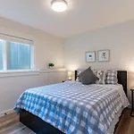 Cozy Pet Friendly Downstairs Retreat In Seattle