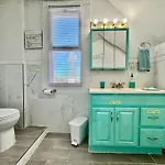 Tiny Private Room On The 1St Floor With Shared Bathroom Near Seatac Airport And Downtown Seattle