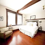 The Gatewood Bed And Breakfast