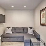 Sleek Modern Home With Patio, 8 Mi To Dtwn Seattle!