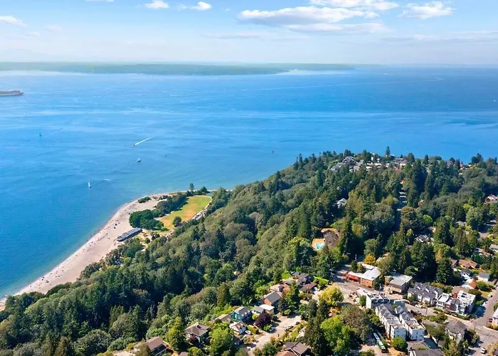 Golden Gardens Getaway-Walk To Beach & Waterfront