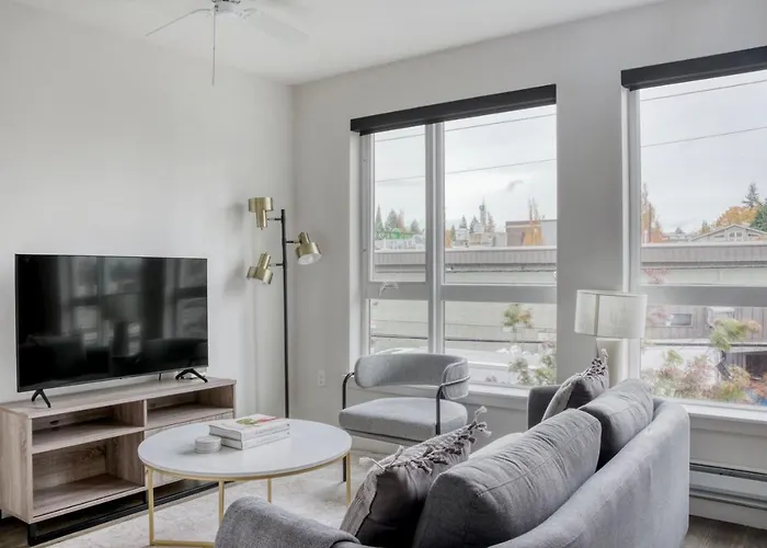 Ballard Studio W Lounge Wd Nr Dining Bars Sea-653