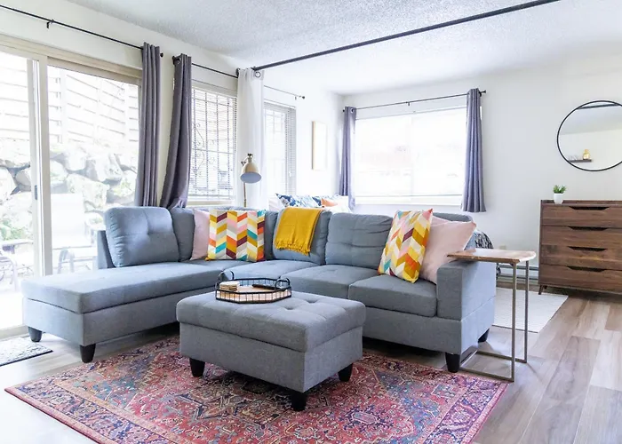 King Bed + Studio! Free Parking, Patio, Wfh Space!