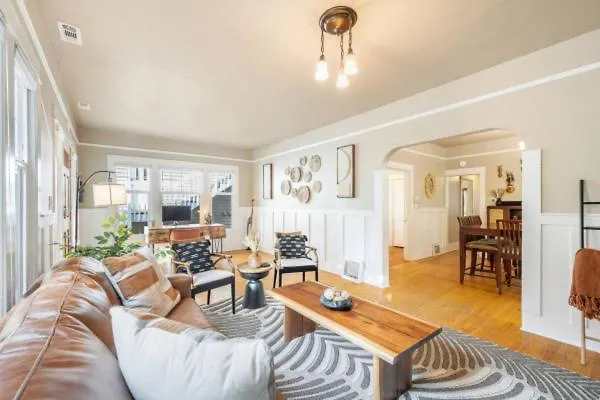 104 - Mainstreet Townhouse