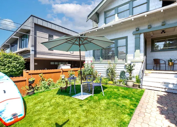 Vintage 3 Bedroom Home In Prime Eastlake Seattle With Private Parking