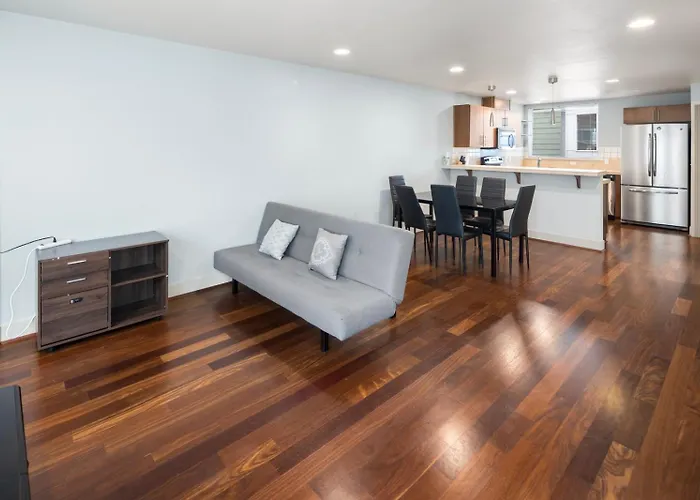 Welcome To Your Cozy Seattle Retreat