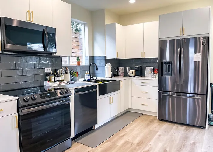 Central Seattle Peaceful Private Retreat 10 Mins Walk From Groceory Store