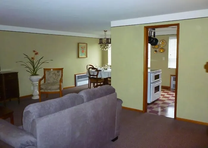 Quiet Residential Wallingford W/Parking