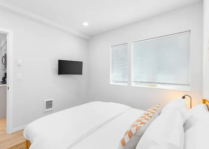The Sweetest Suite - 91 Walkscore!