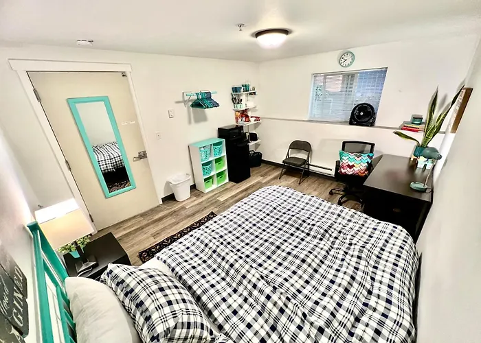 Private Room With Shared Bathroom On The 1St Floor 10 Minutes Walk To University Of Washington