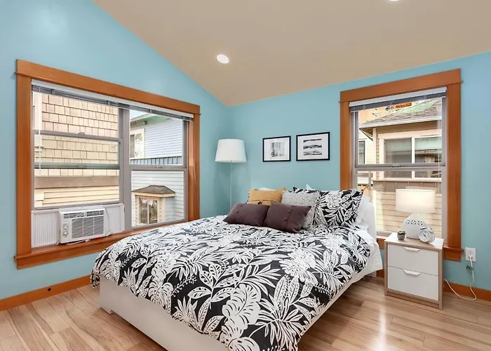 Modern Townhouse Near Dt Seattle & Stadium Parking