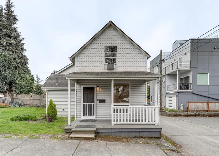1 Mi To Light Rail Cozy And Convenient Seattle Home