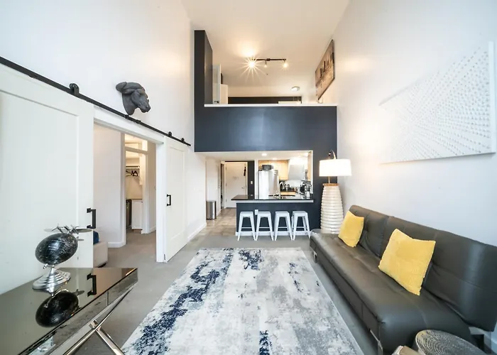 Modern Downtown Top Floor Penthouse With Bay Views