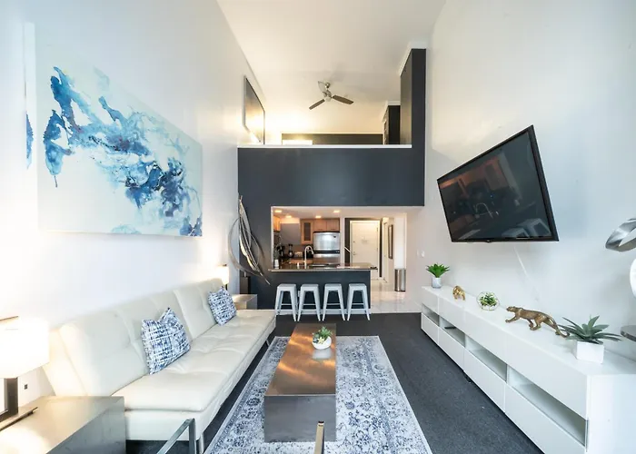 Penthouse Suite Downtown, Top Floor