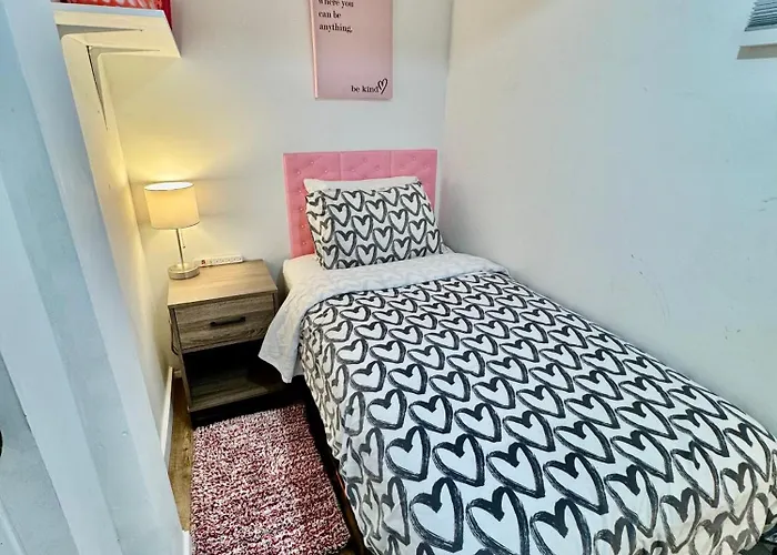 Tiny Private Room On The 1St Floor With Shared Bathroom Near Seatac Airport And Downtown Seattle