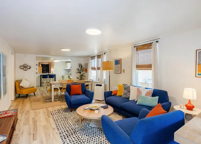 Quiet City Retreat Near Light Rail, Downtown & Stadiums!