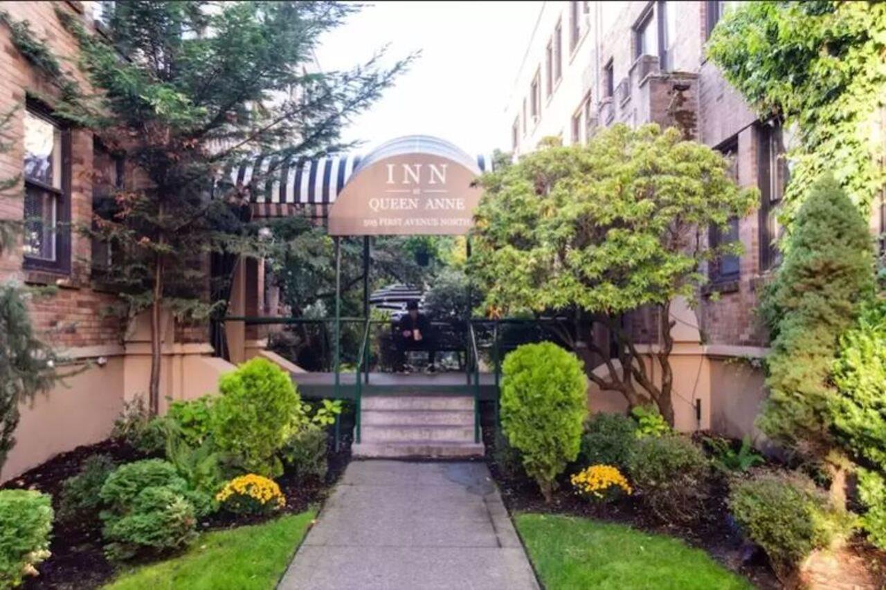 At Queen Anne Hotel 3*