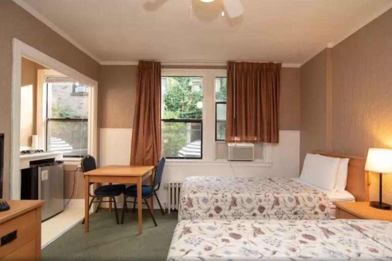 Hotel At Queen Anne