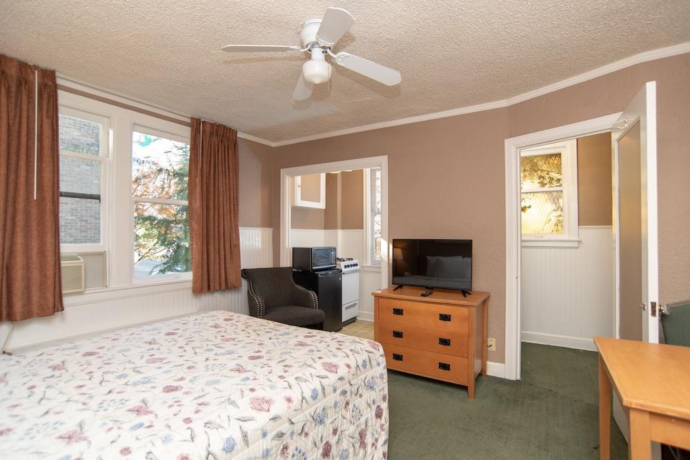 Hotel At Queen Anne 3*
