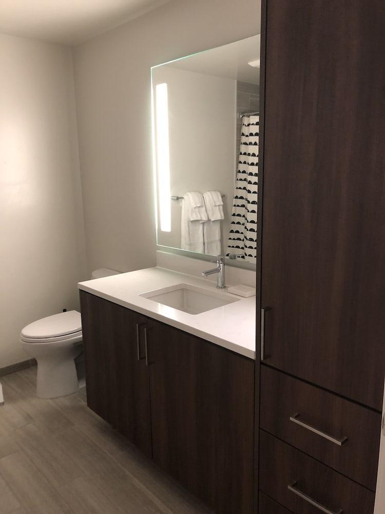 Domicile At Helios Apartment