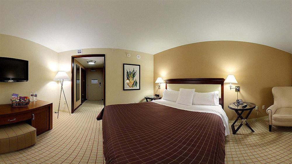 Sheraton Grand Hotel 4*