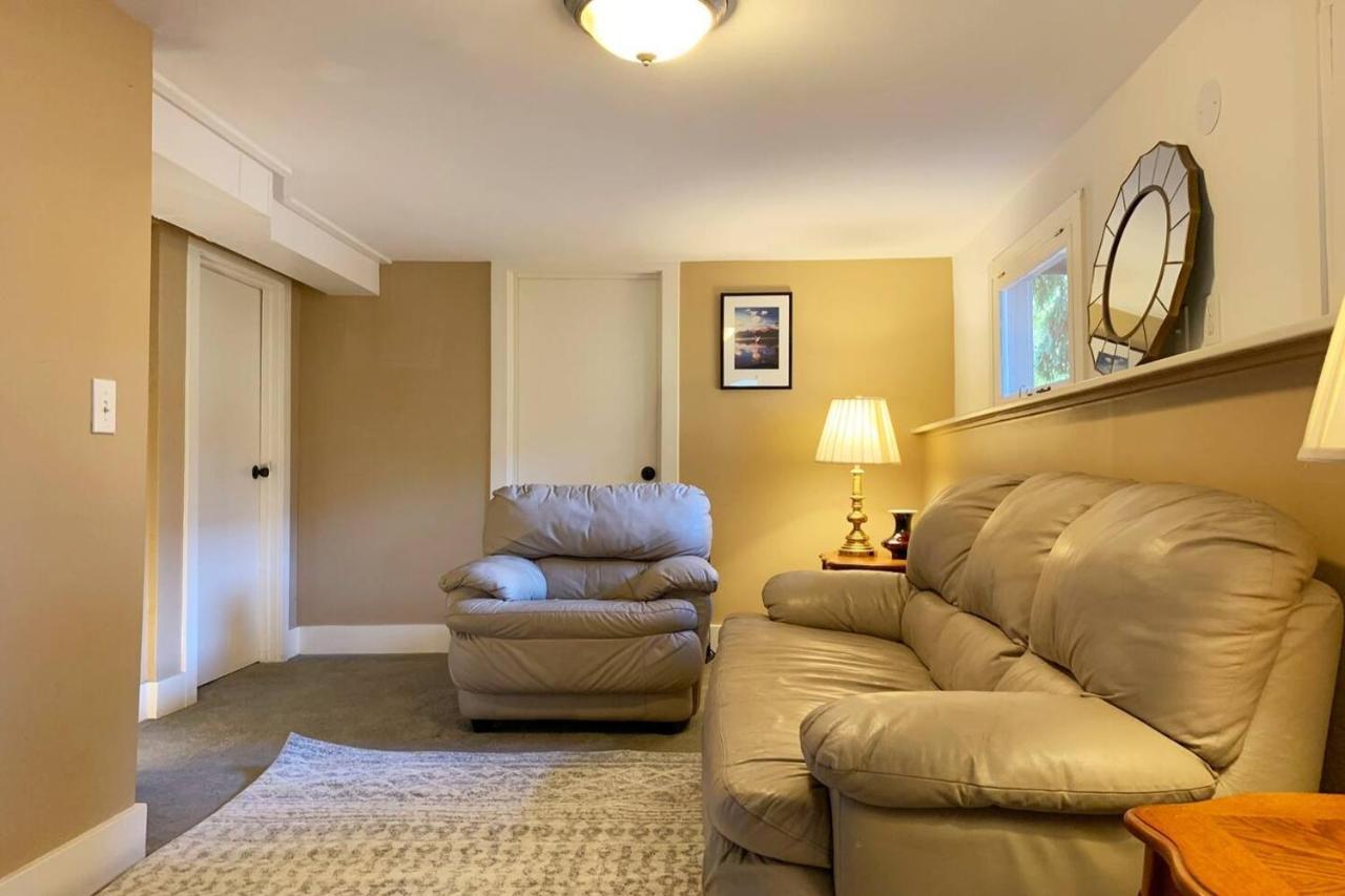 Comfy Sunny Near U-district And Downtown Bed & Breakfast Seattle