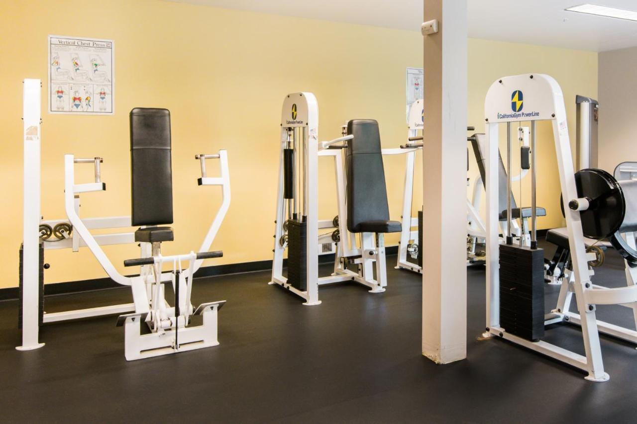 Water View Oasis With Pool & Gym Near Cruise In Heart Of Seattle