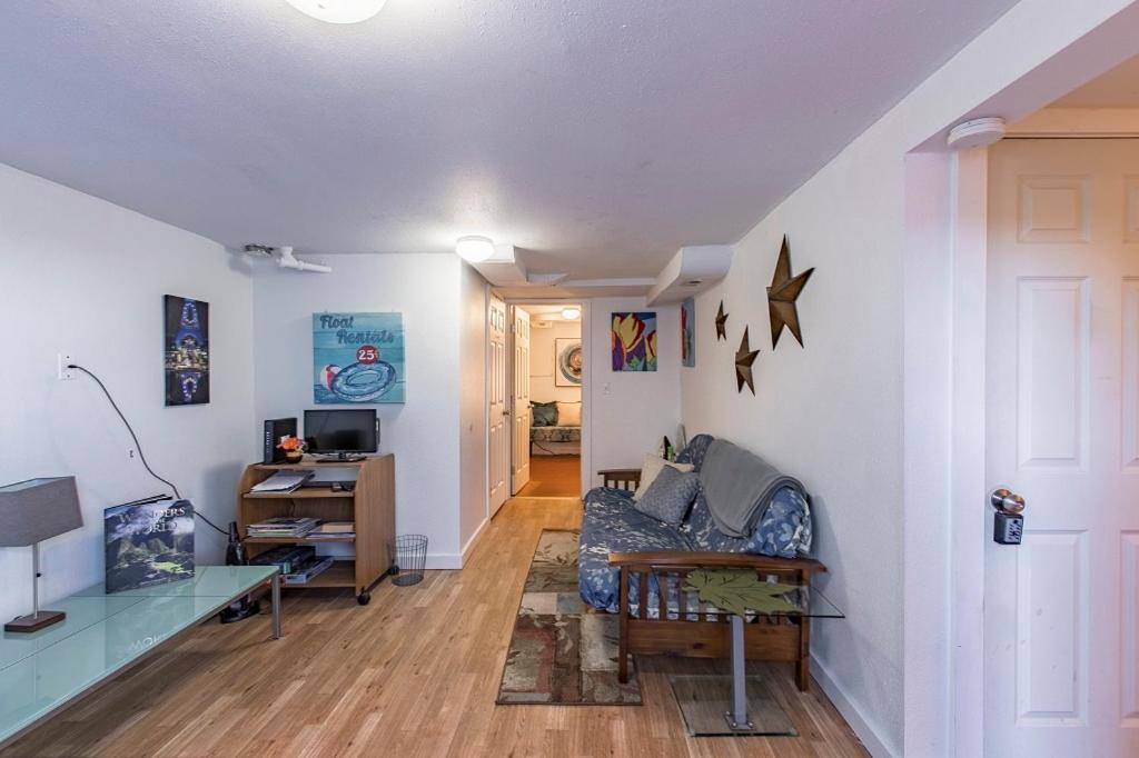Urban Village- Unit B- Vista- Union- Sleeps 6 * Seattle