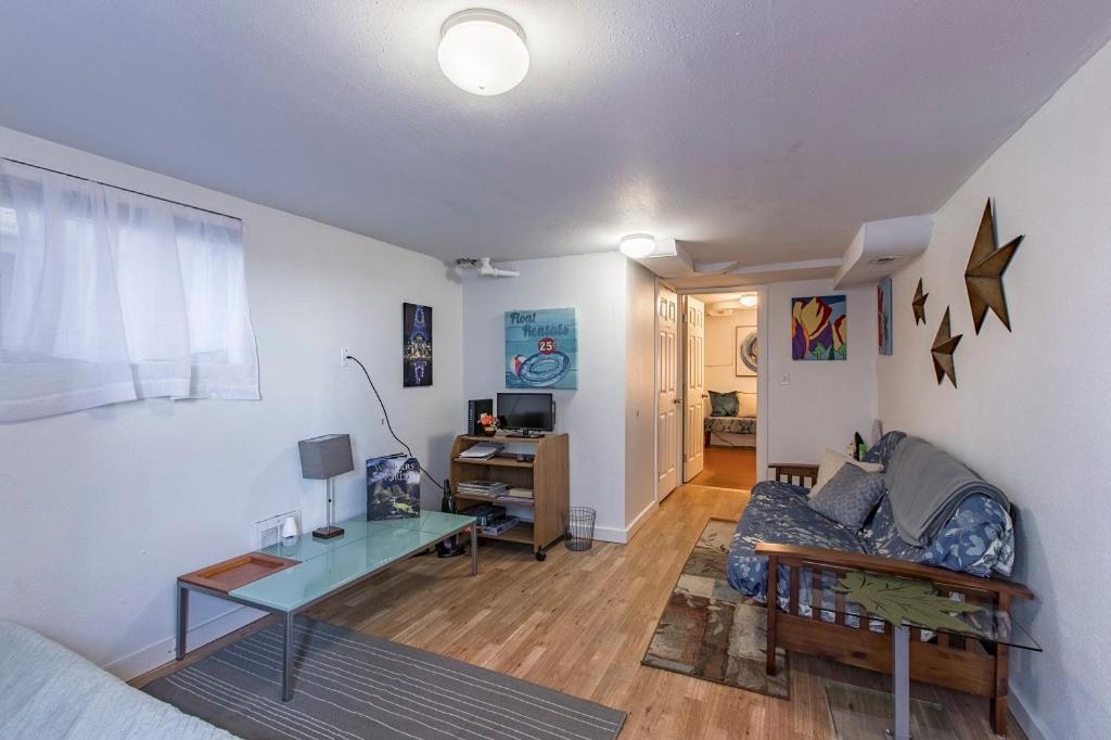 Apartment Urban Village- Unit B- Vista- Union- Sleeps 6 Seattle