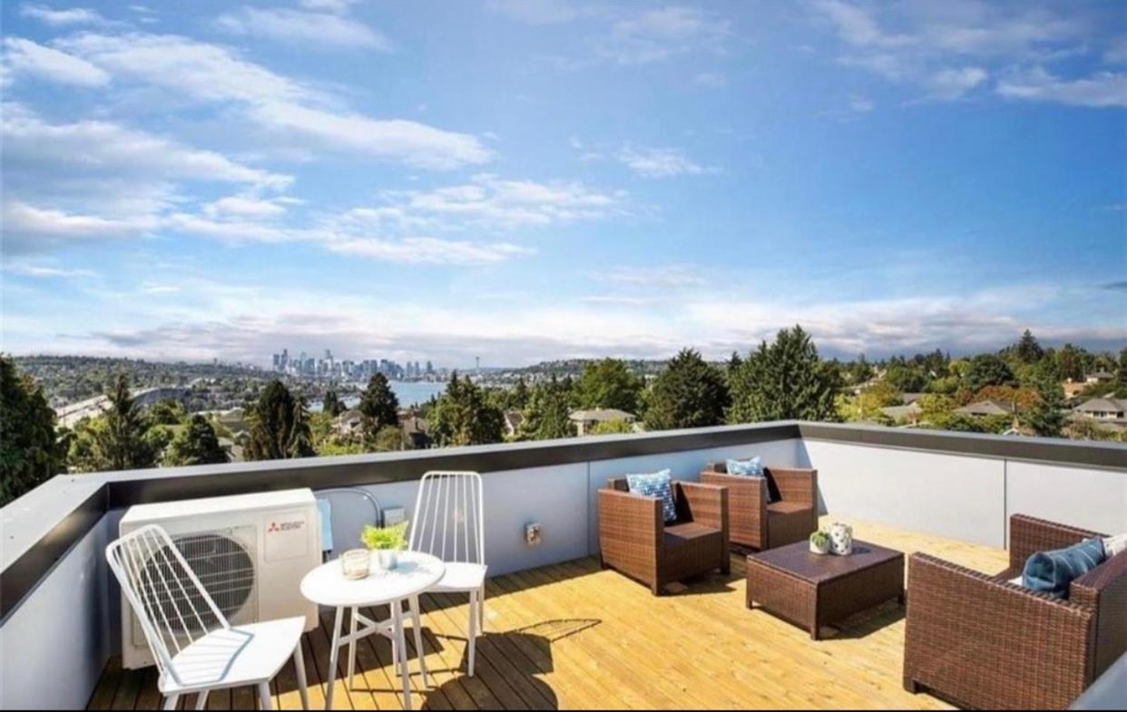 Rooftop Patio With Waterview, Private Garden & Grill 3br 3ba- Modern Cityscape * Seattle