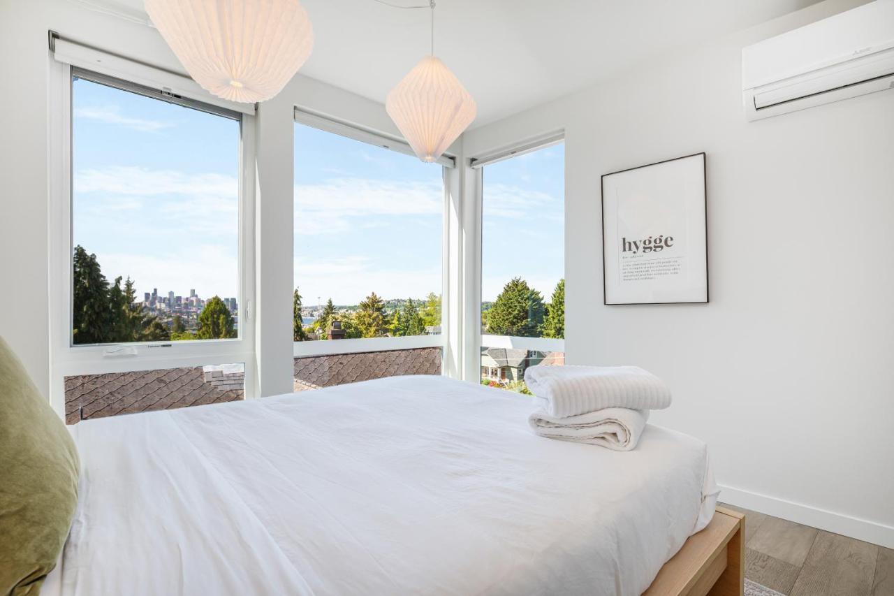 Rooftop Patio With Waterview, Private Garden & Grill 3br 3ba- Modern Cityscape * Seattle