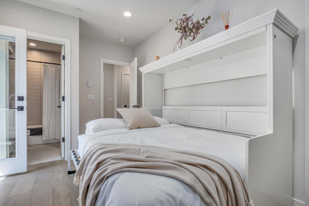 Rooftop Patio With Waterview, Private Garden & Grill 3br 3ba- Modern Cityscape Holiday home *