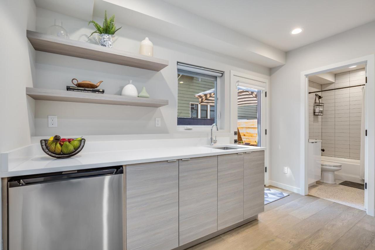 Rooftop Patio With Waterview, Private Garden & Grill 3br 3ba- Modern Cityscape * Seattle