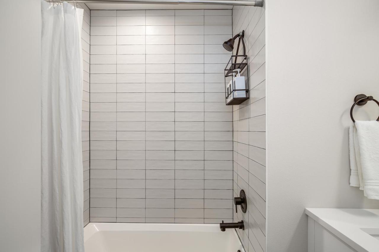 Rooftop Patio With Waterview, Private Garden & Grill 3br 3ba- Modern Cityscape Holiday home *